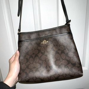 Crossbody handbag